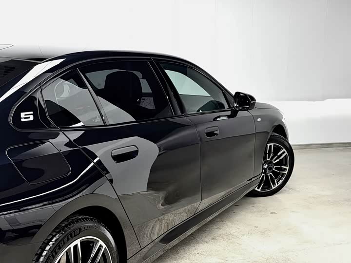 Фото 6 - BMW 5 Series