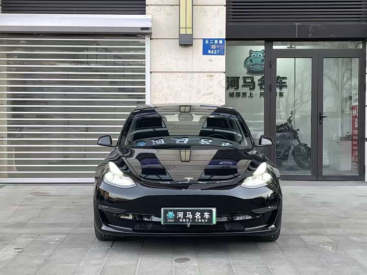 Фото 2 - Tesla Model 3