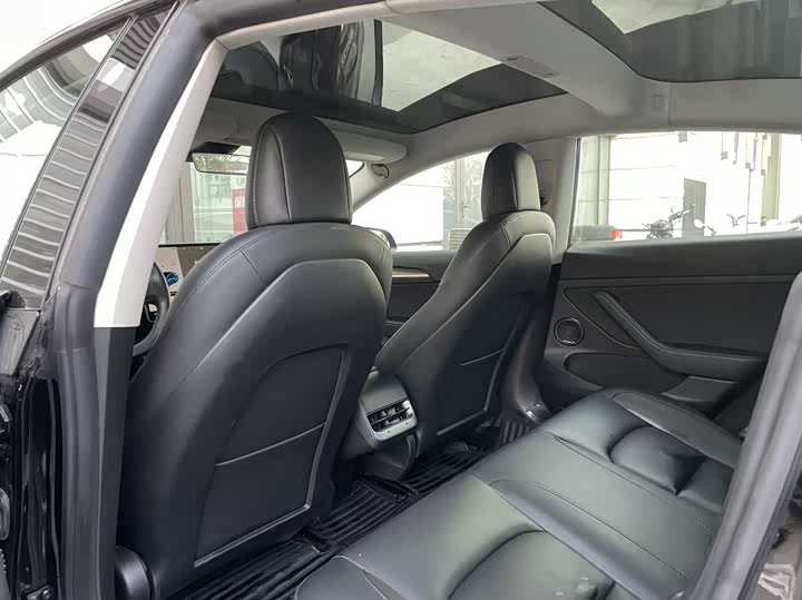 Фото 6 - Tesla Model 3