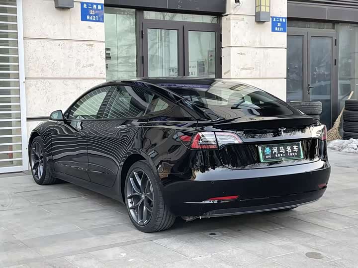 Фото 8 - Tesla Model 3