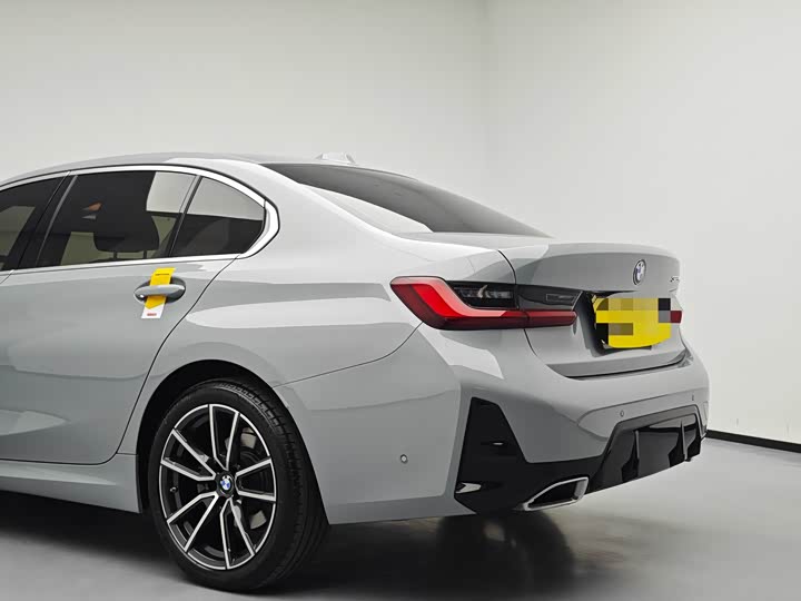 Photo 8 - BMW 3 Series