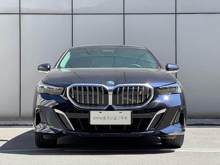 Фото 3 - BMW i5