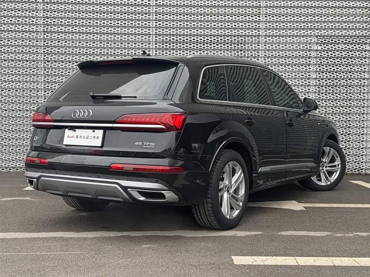 Фото 2 - Audi Q7