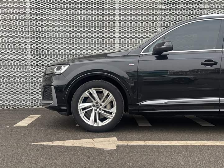 Фото 4 - Audi Q7