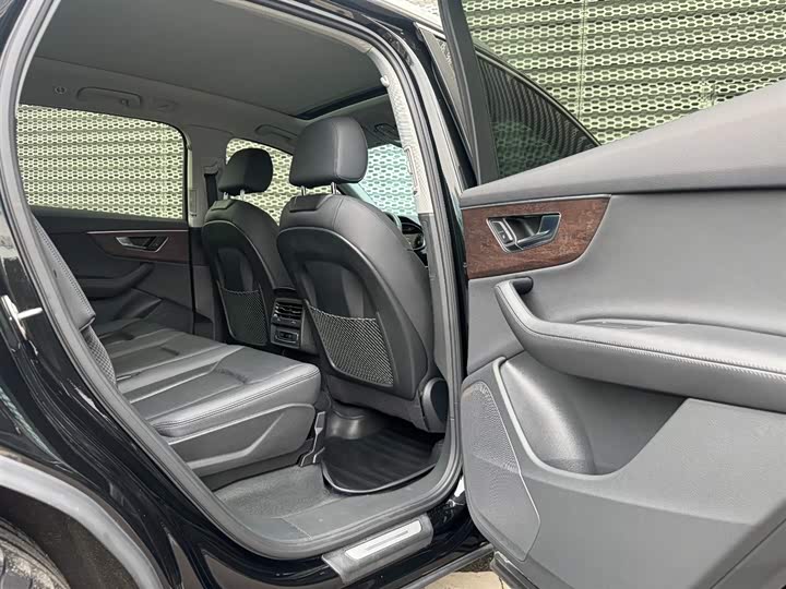 Фото 6 - Audi Q7