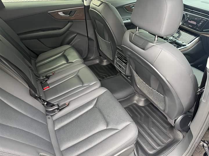 Фото 7 - Audi Q7