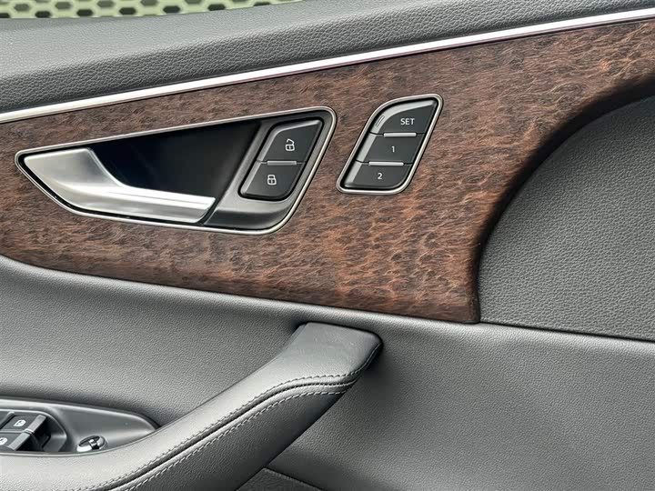 Фото 8 - Audi Q7