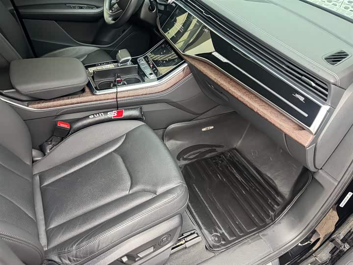 Фото 9 - Audi Q7