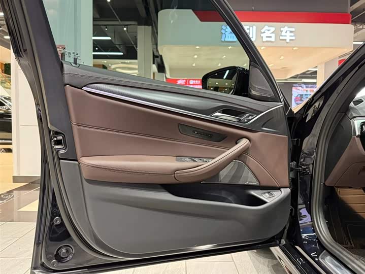 Фото 9 - BMW 5 Series