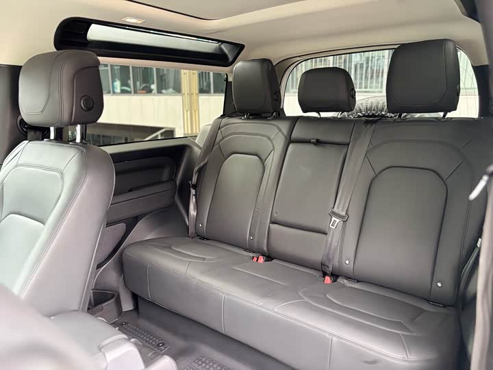 Фото 8 - Land Rover Defender