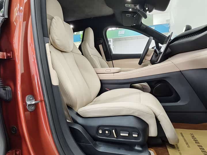 Фото 8 - Nio EC7