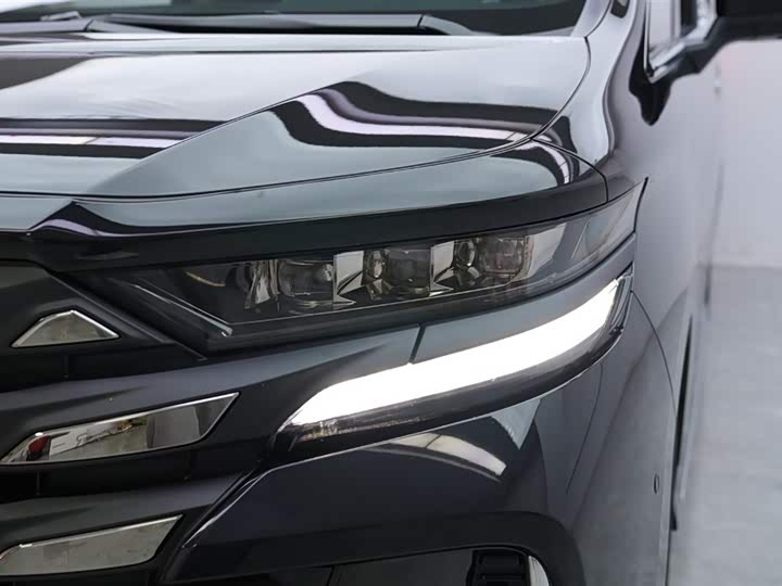 Фото 3 - Toyota Vellfire