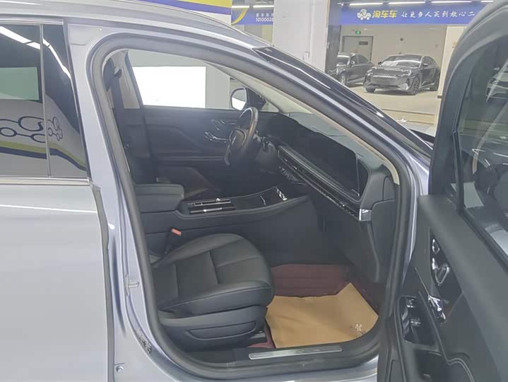 Фото 8 - Lincoln Corsair