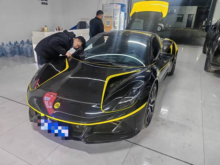 Фото 1 - Lotus Emira