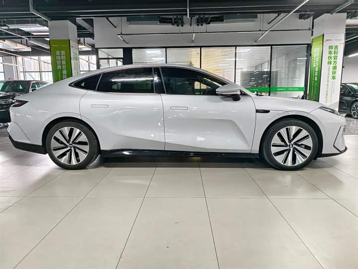 Фото 5 - Geely Galaxy E8