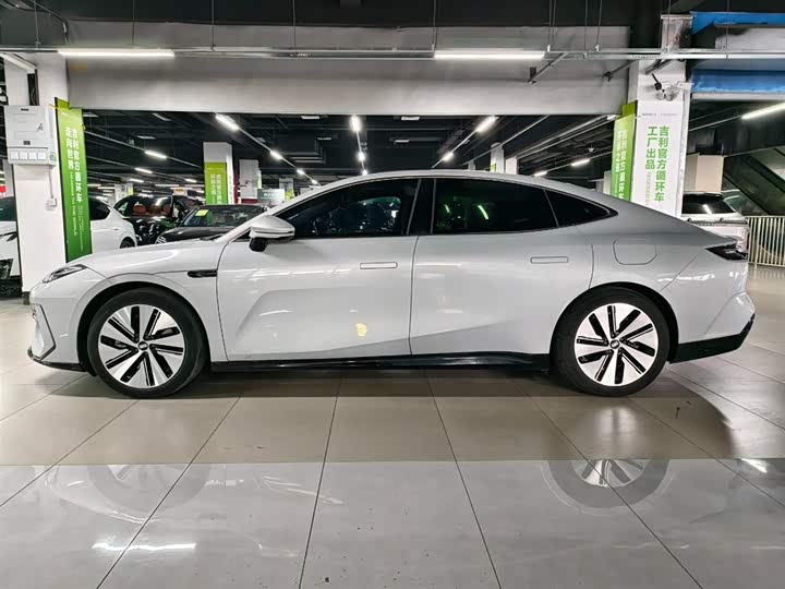 Фото 7 - Geely Galaxy E8