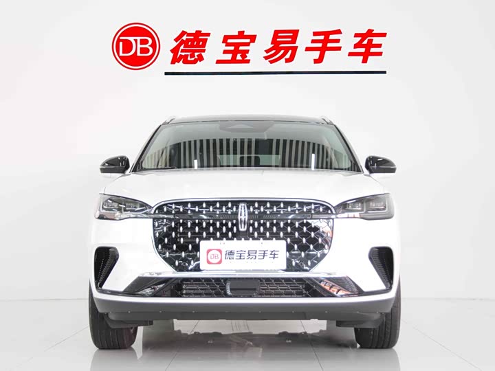 Фото 2 - Lincoln Corsair