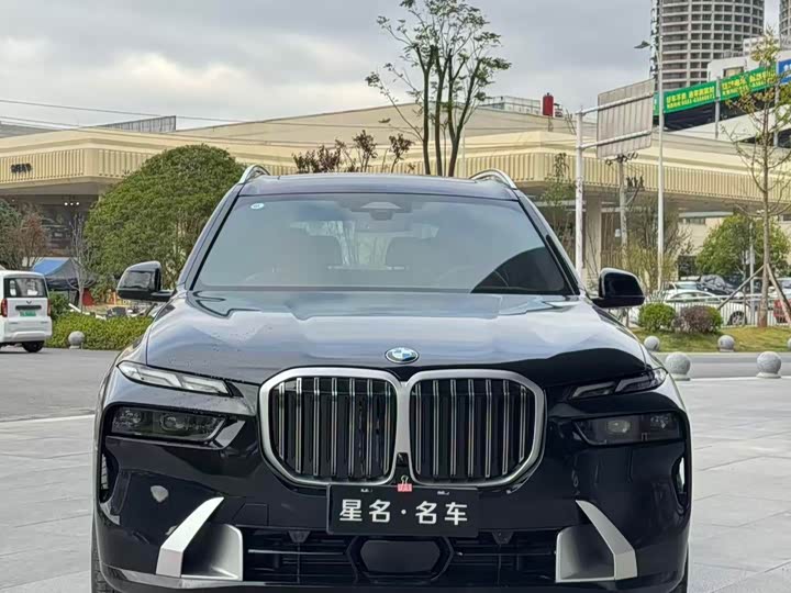 Фото 2 - BMW X7