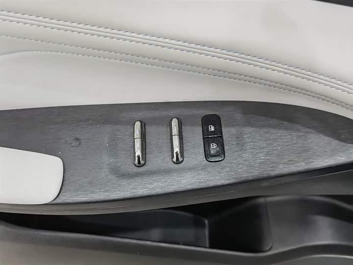 Фото 9 - Dongfeng Aeolus L7