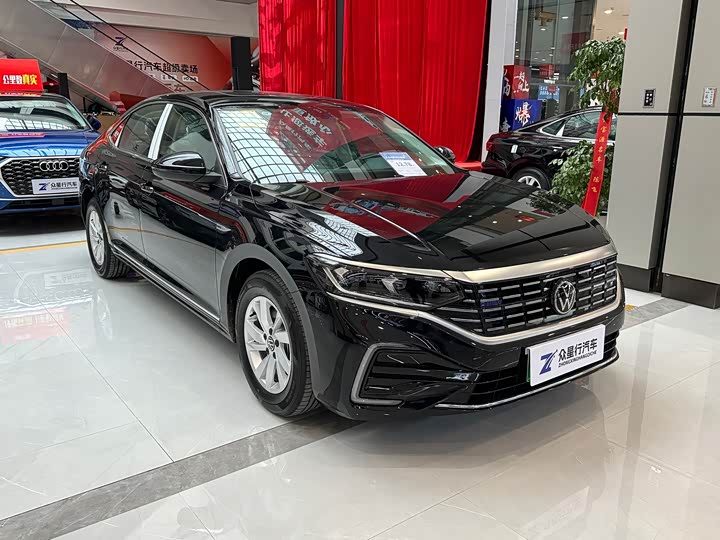 Фото 3 - Volkswagen Passat Hybrid