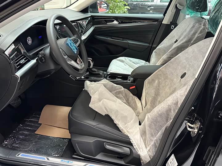 Фото 5 - Volkswagen Passat Hybrid