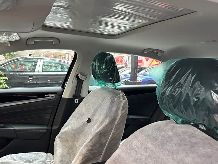 Фото 7 - Volkswagen Passat Hybrid