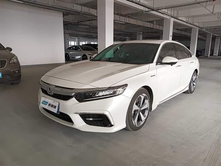 Фото 1 - Honda Inspire