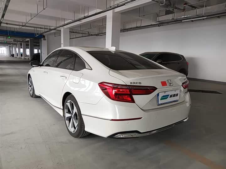 Фото 4 - Honda Inspire