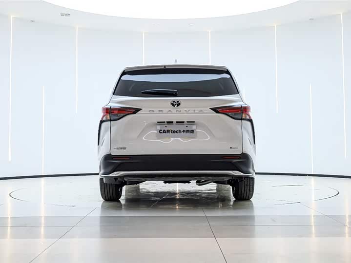 Фото 5 - Toyota Granvia