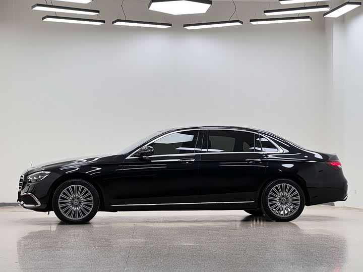 Photo 4 - Mercedes-Benz E-Class