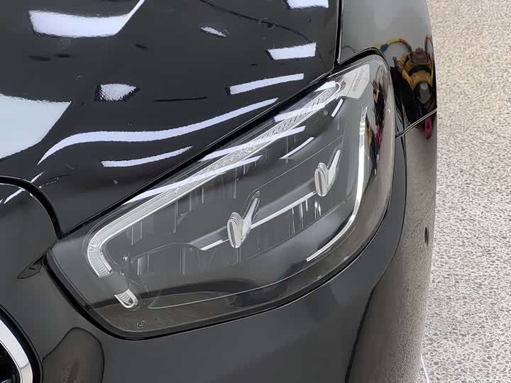 Photo 8 - Mercedes-Benz E-Class