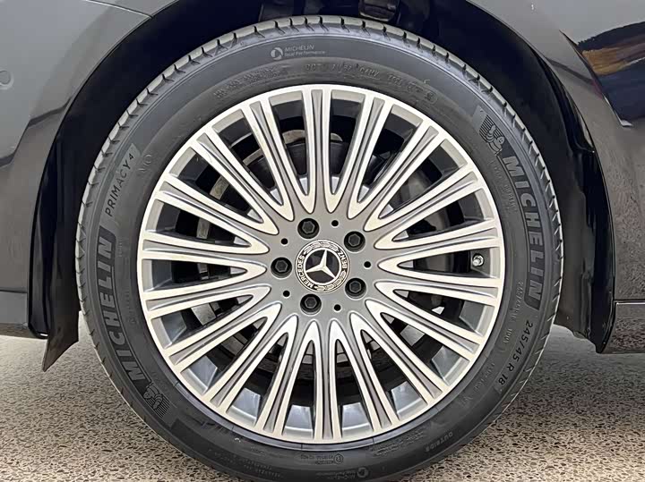 Photo 9 - Mercedes-Benz E-Class