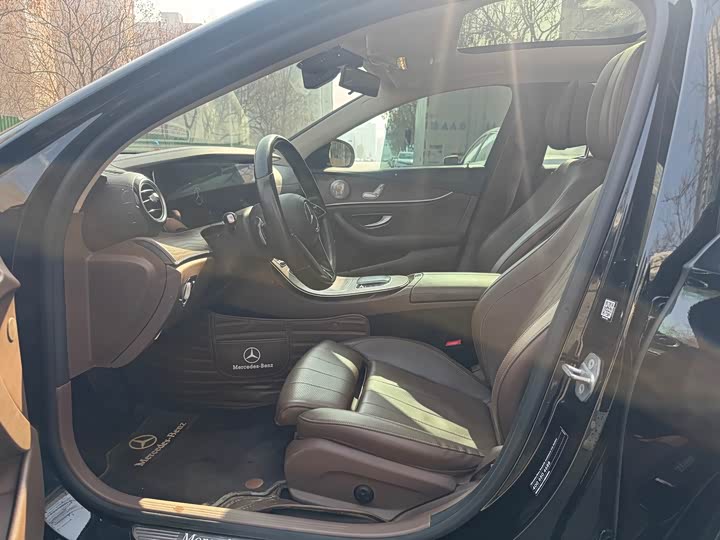 Photo 4 - Mercedes-Benz E-Class