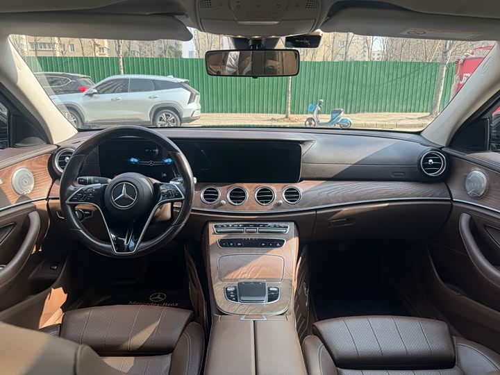 Photo 5 - Mercedes-Benz E-Class