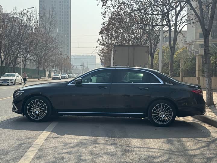 Photo 8 - Mercedes-Benz E-Class