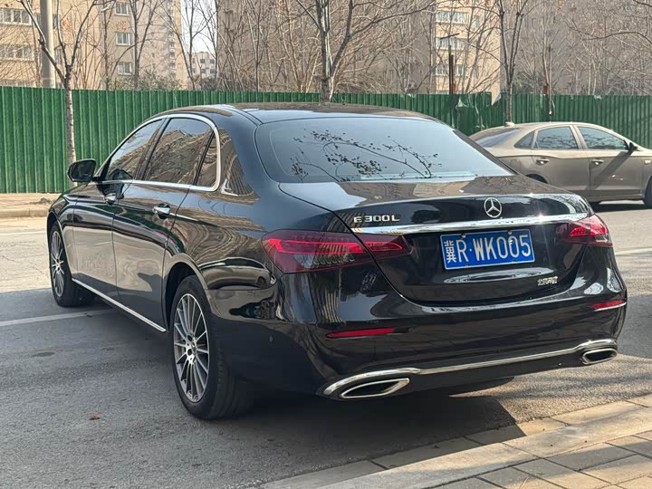 Photo 9 - Mercedes-Benz E-Class