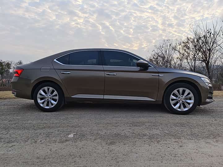 Фото 4 - Skoda Superb