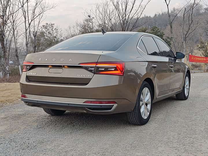 Фото 8 - Skoda Superb