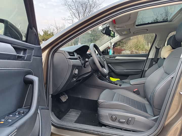 Фото 9 - Skoda Superb