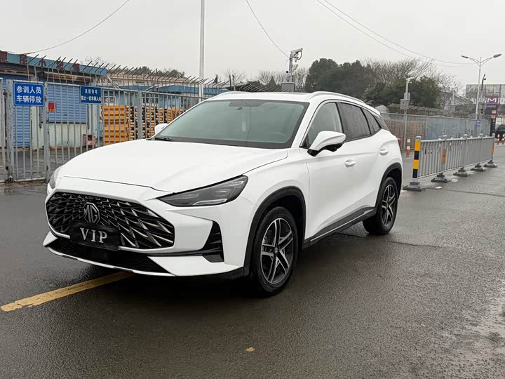 Фото 1 - MG Motor One