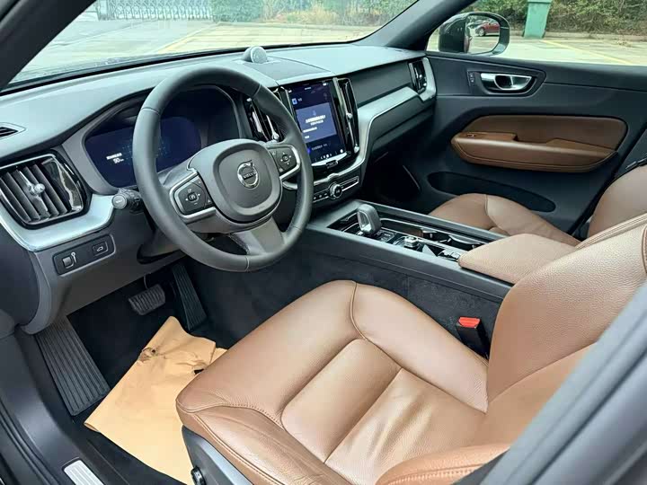 Фото 4 - Volvo XC60