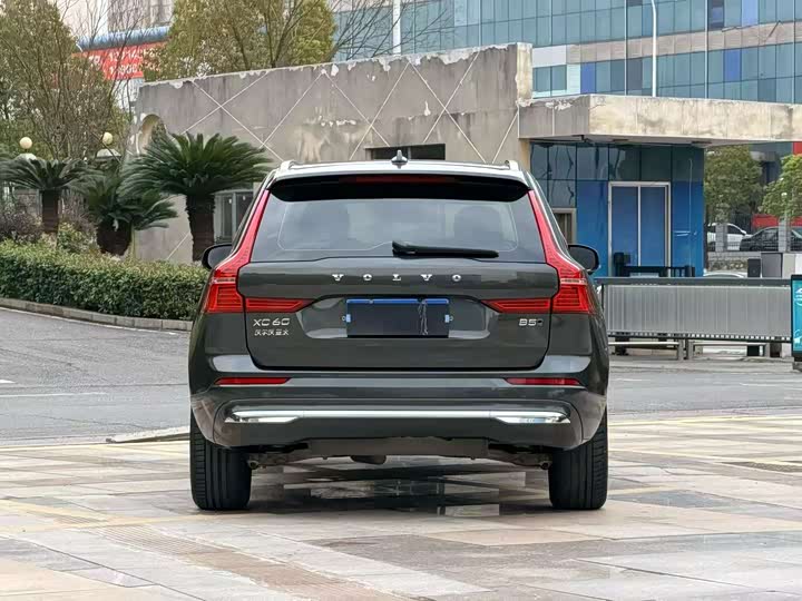 Фото 8 - Volvo XC60