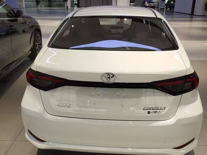 Фото 5 - Toyota Corolla