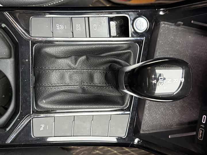 Фото 9 - Volkswagen Passat