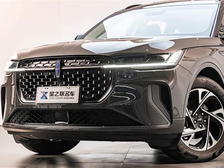 Фото 2 - Lincoln Nautilus