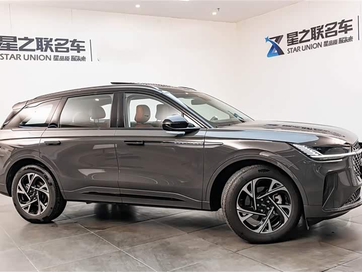 Фото 6 - Lincoln Nautilus