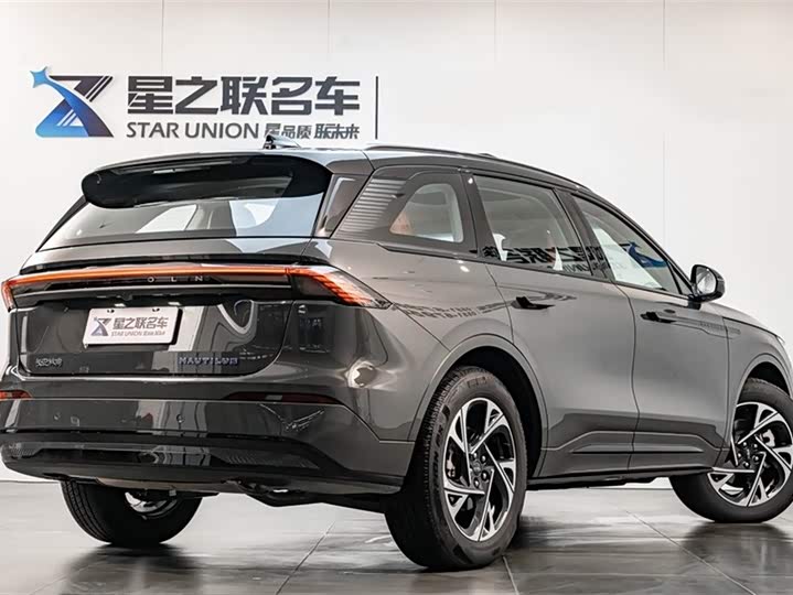 Фото 7 - Lincoln Nautilus