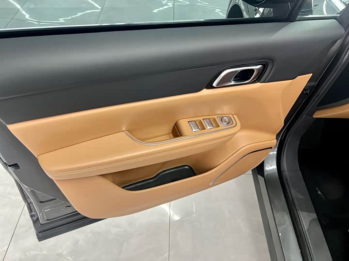 Фото 4 - LiXiang One