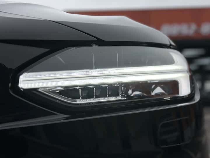 Фото 4 - Volvo S90