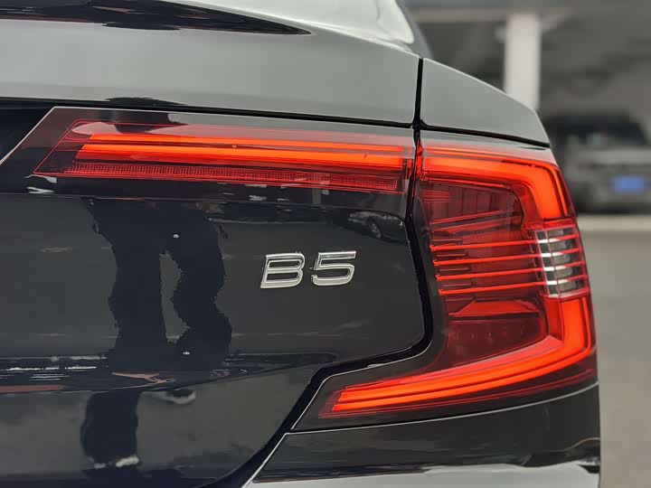 Фото 5 - Volvo S90